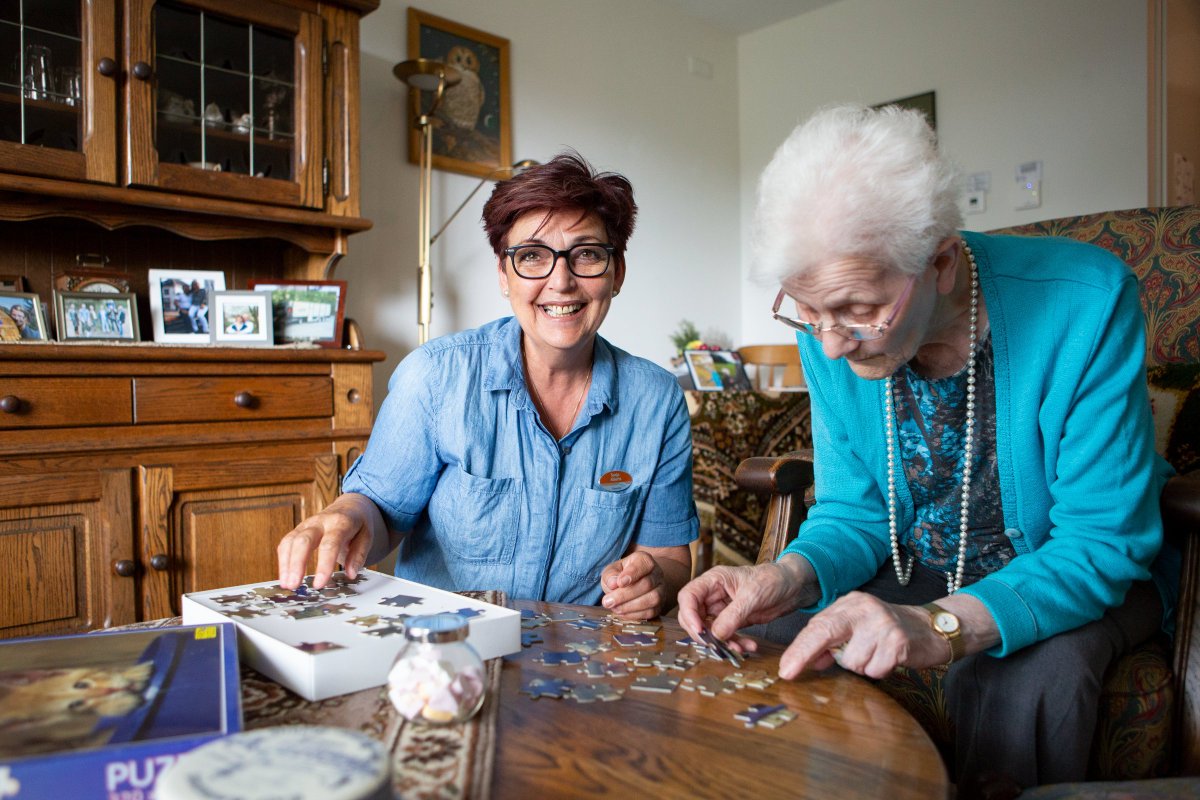 Gezond of ziek, klant of zorgprofessional: iedereen is op zijn eigen wijze op zoek naar geluk. Dat is de drijvende kracht achter onze ambitie om de zorg anders te organiseren. Hoe we dat in 2018 deden? Dat ontdek je in onze online Terugblik 2018: bit.ly/2HDeVyz