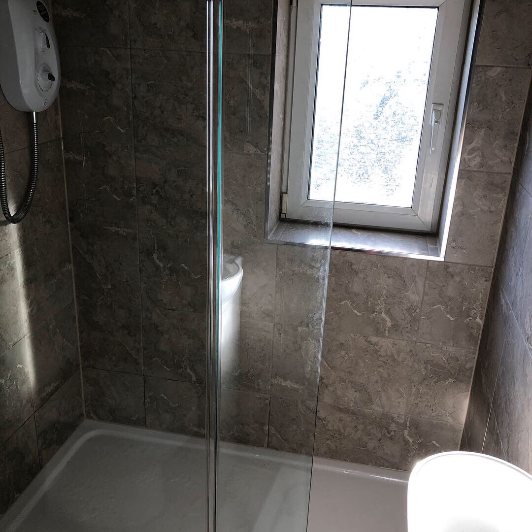 CKB_Simon's tweet photo. Dated bathroom redesigned into modern shower room 😍 https://t.co/rzySVZKVDs