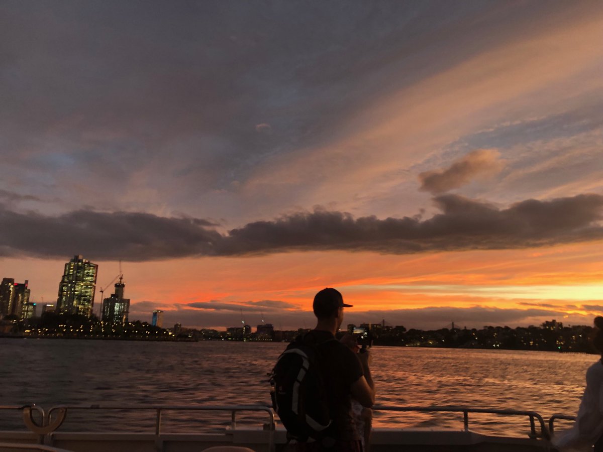 hmushi's tweet photo. Sydney you’ve done it again #sunset https://t.co/DKjEFRFOmR