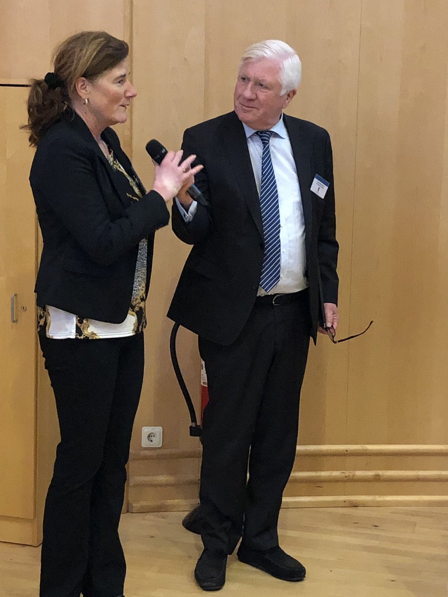 Idag möter <a href="/vgregion/">Västra Götalandsregionen</a> riksdagsledamöter från Västsverige. @JohnnyMagnusson &amp; Helen Eliasson välkomnar dialog och samarbete. <a href="/Sverigesriksdag/">Sveriges riksdag</a>  #regionalutveckling #vgr