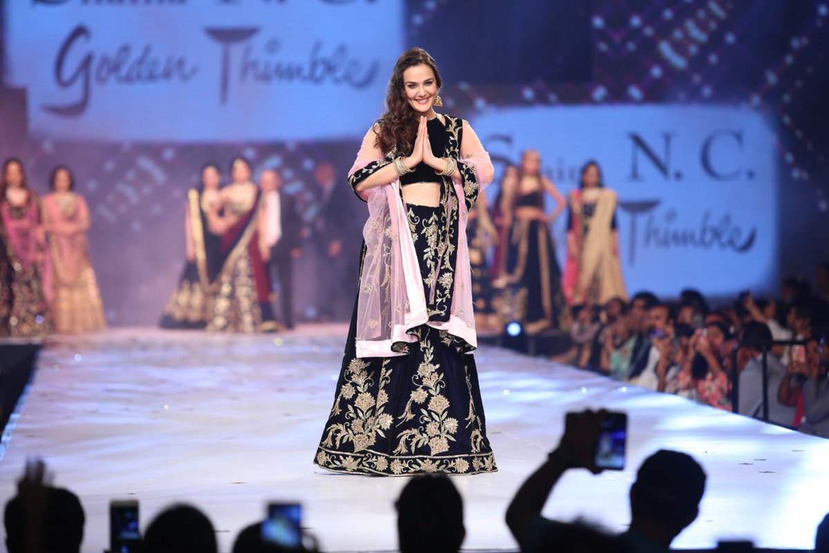 BollySpy's tweet photo. Make Way For The Royalty.... 🤗💞
#PreityZinta Walks The Ramp at #Caringwithstyle Fashion Show

@realpreityzinta #Actress #Womenfashion #Fashion https://t.co/aCzc6UxbgU