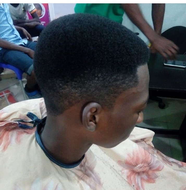 slimpraise's tweet photo. Check this out......mizblack on this, I barb for a living......#ibadan #Eleyele #JMK nail studio https://t.co/wbzWP7b0vo