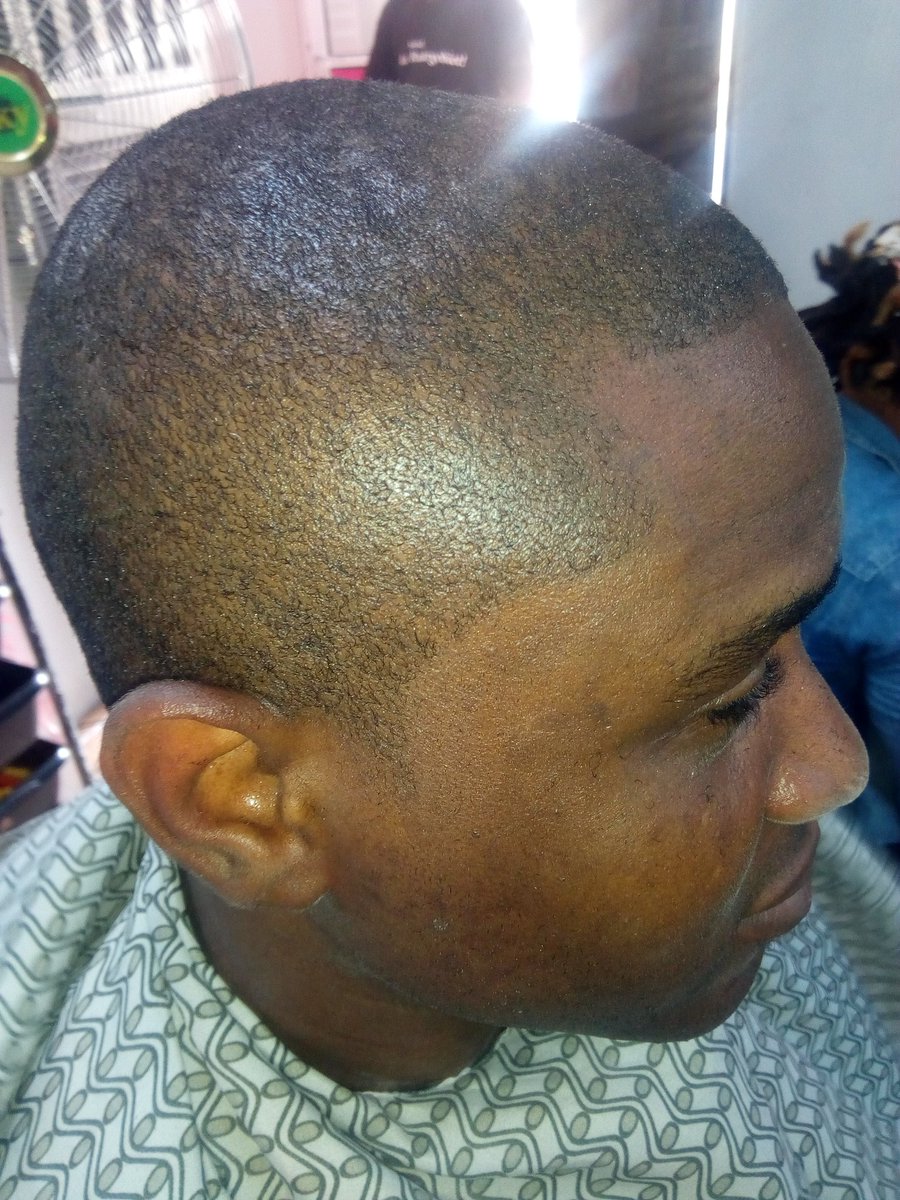 slimpraise's tweet photo. Check this out......mizblack on this, I barb for a living......#ibadan #Eleyele #JMK nail studio https://t.co/wbzWP7b0vo