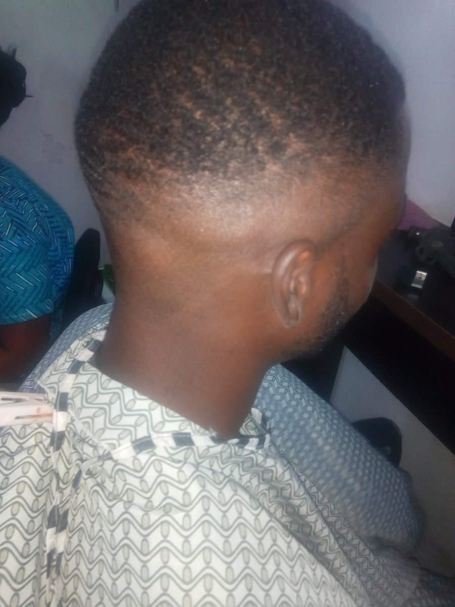 slimpraise's tweet photo. Check this out......mizblack on this, I barb for a living......#ibadan #Eleyele #JMK nail studio https://t.co/wbzWP7b0vo