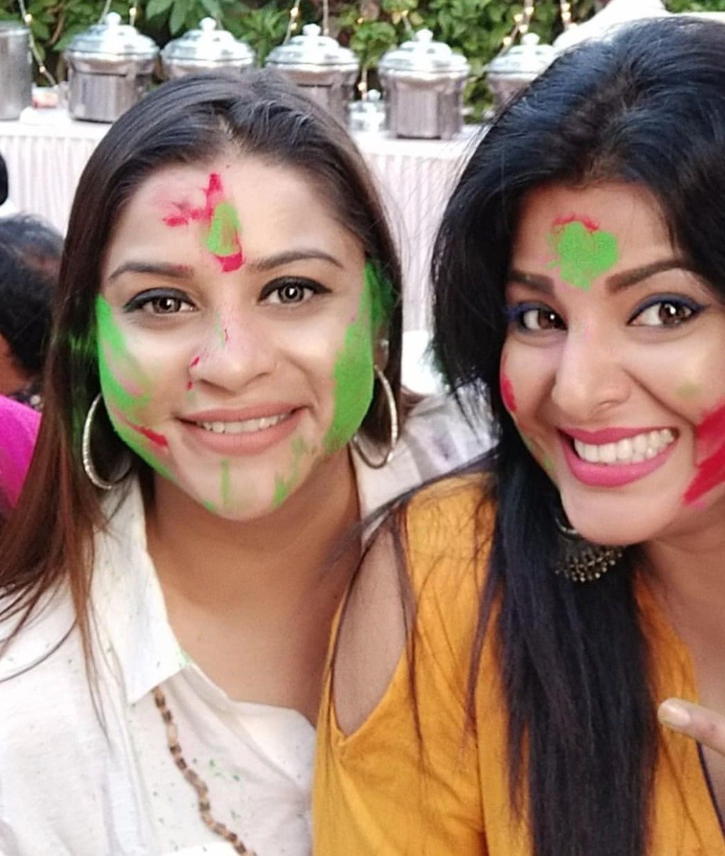 BhojpuriMagic's tweet photo. खूबसूरत अनारा गुप्ता और स्मृति सिन्हा की इस सेल्फी को कितने लाइक मिलेंगे।😍 https://t.co/Lq1LXakmTM