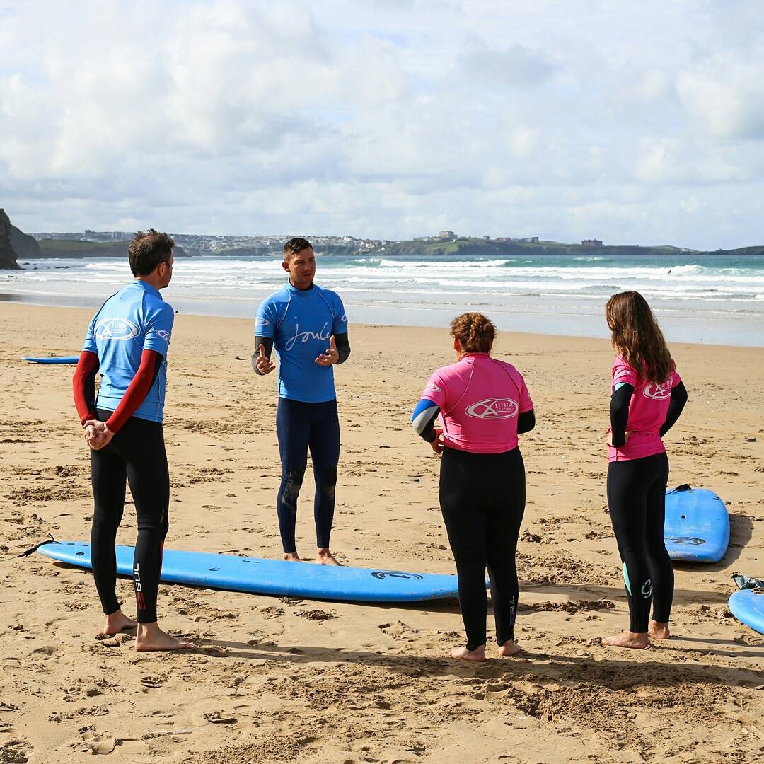 WatergateBay's tweet photo. Our two-day surf course is back. Stay at Watergate Bay Hotel for two nights and progress your surfing with theory and in-water coaching. 19-21 June and 2-4 October. Go here to find out more: https://t.co/GoijHKcfwy #surfcourse #learntosurf #surfcornwall #cornwall #surfing https://t.co/rWiFyW4yn4