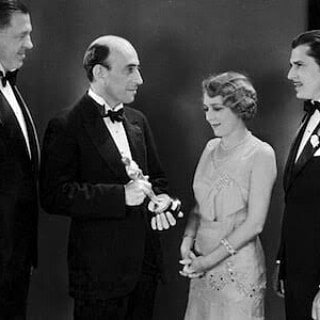 TufilamuPicture's tweet photo. The 1st Oscar was held at The Hollywood Roosevelt Hotel on 16 May 1929. Tickets for the dinner cost $5 and it lasted 15 minutes.
The Oscar statuette, Which depicts a knight with a crusaders' sword standing on a reel of film,  was designed by Cedric Gibbons in 1929.
 #filmhistory https://t.co/P04xc4MBsq