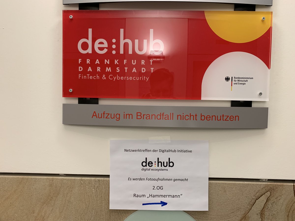 smartsystemshub's tweet image. Heute Treffen aller de:hubs im Frankfurt TechQuartier, wir starten um 9:30Uhr, neben #smartsystemshub Team auch Industrievertreter von T-Systems, Christoph Kögler und SAP, Mirko Paul mit dabei, freuen uns auf den Austausch
@dehubinitiative , @42mjp , @SiSax_de @5g_lab @HTSB_eu