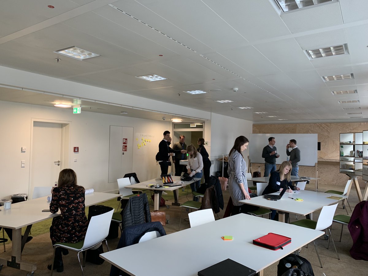 smartsystemshub's tweet image. Heute Treffen aller de:hubs im Frankfurt TechQuartier, wir starten um 9:30Uhr, neben #smartsystemshub Team auch Industrievertreter von T-Systems, Christoph Kögler und SAP, Mirko Paul mit dabei, freuen uns auf den Austausch
@dehubinitiative , @42mjp , @SiSax_de @5g_lab @HTSB_eu