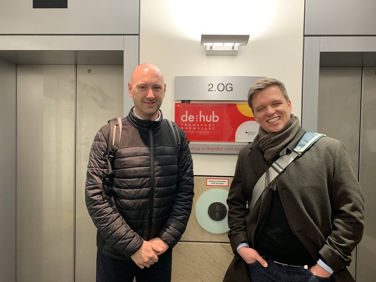 smartsystemshub's tweet image. Heute Treffen aller de:hubs im Frankfurt TechQuartier, wir starten um 9:30Uhr, neben #smartsystemshub Team auch Industrievertreter von T-Systems, Christoph Kögler und SAP, Mirko Paul mit dabei, freuen uns auf den Austausch
@dehubinitiative , @42mjp , @SiSax_de @5g_lab @HTSB_eu