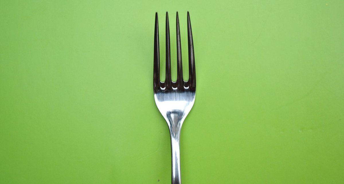 Is someone in the office curiously absent for every food event? They might have a #foodallergy. Here's how to navigate this sensitive subject. 🦐🥛🥜 officeserve.com/office-food-al… #officelife #workplace #allergies