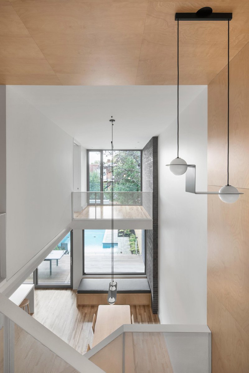 AVP_IMASOTO's tweet photo. Architecture studio Naturehumaine has designed a minimal plywood stair with a children's play nook for this house in Montreal, as part of its renovation and extension.
⚡️ https://t.co/HKBIc6B09P https://t.co/un5k9auaiE