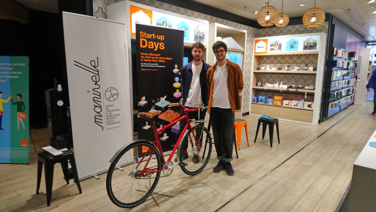 #Startupdays Les <a href="/cyclesmanivelle/">Cycles Manivelle</a> vous présentent aujourd'hui à nouveau leur vélo FerdeLance #MadeInStrabourg à la boutique Orange Kléber de Strasbourg 🤗🚲
