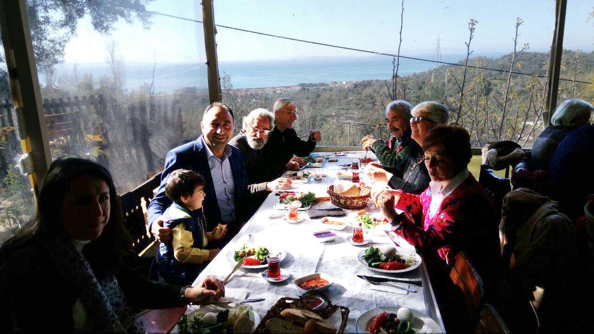 HDPBalikesir's tweet photo. Adaylarımız Alevi Örgütleri temsilcileri ile kahvaltıda buluştu...
Pir Sultan Abdal Kültür Derneği Genel Başkanı Gani Kaplan ve Gyk üyesi Özgür Kaplan, HDP MYK üyesi Çilem Küçükkeleş de kahvaltıya katıldılar… 
#BirlikteDemokrasiye https://t.co/i4dpqrDhP5