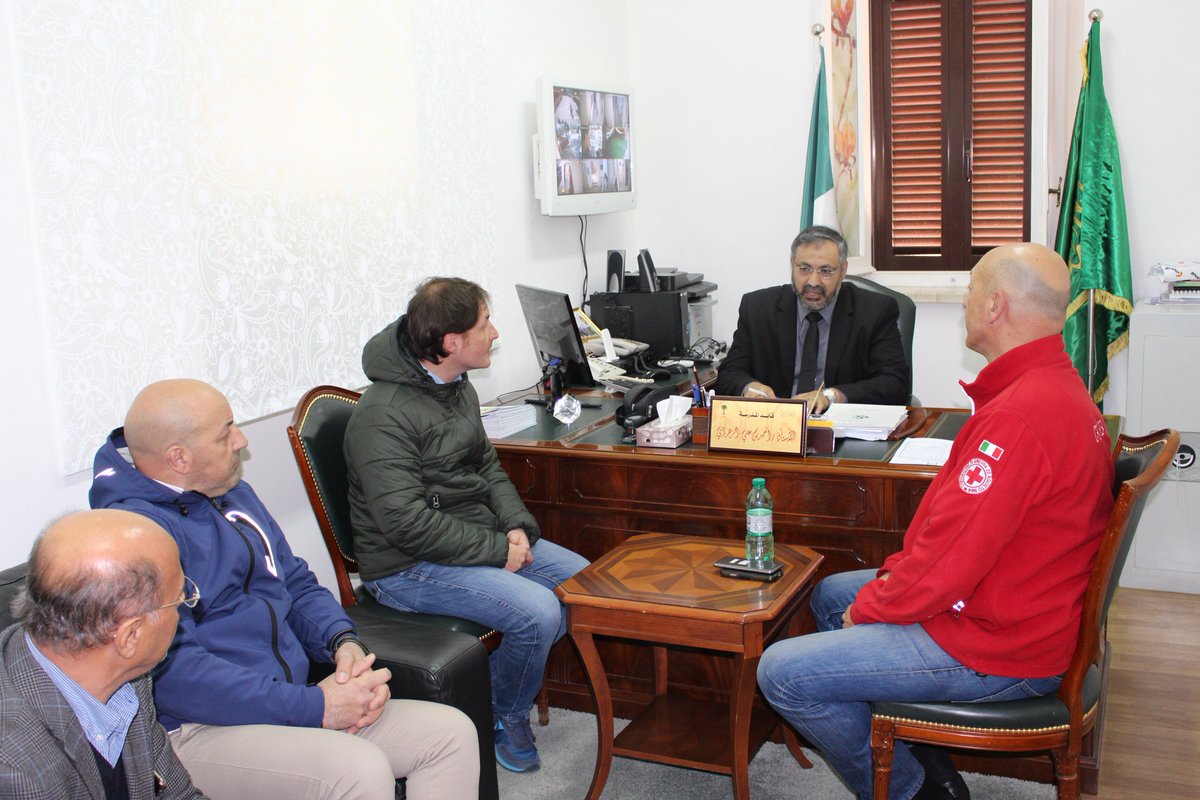 kasroma2002's tweet photo. اجتمع قائد المدرسة الأستاذ/ أحمد الزهراني
مع بعض القطاعات الحكومية الإيطالية ومندوب
الدفاع المدني (Mario Mantova) للاتفاق على
كيفية تنفيذ خطة الإخلاء في المدرسة بحضور
طبيب المدرسة الدكتور/ مصطفى قدورة. https://t.co/QQlClvlNKP