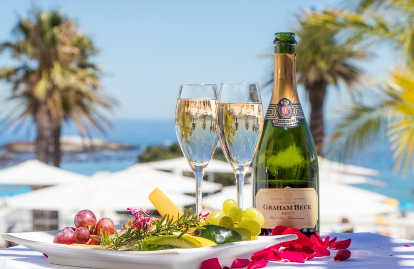 TheBayHotelCT's tweet image. Serving up perfection with @GrahamBeckSA is the best way to start a day 🥂#thebayhotel #campsbayhotel #grahambeck #celebratewhatmatters