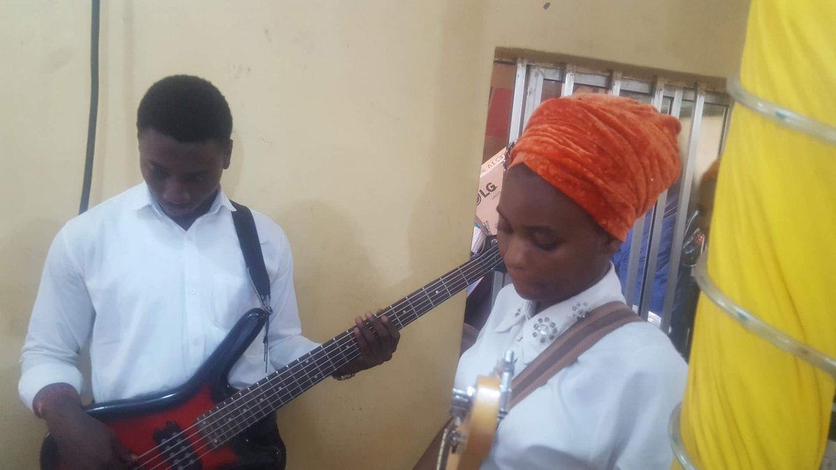 daewonella's tweet photo. #Sunday was awesome.
I know amazing people
#OnyinyeNnabuife #Guitarist #RccgHOF #HouseOfFruits https://t.co/9V0k0yhlfk