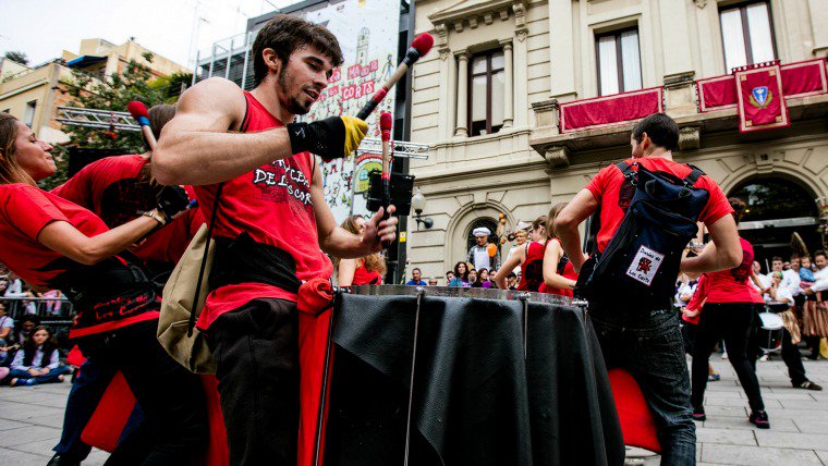 El 6 d'abril les Corts s’omplirà de ritme i percussió amb la trobada Retoca’mmmm, on hi participaran dotze agrupacions de tot el país
lameva.barcelona.cat/culturapopular… #culturapopular