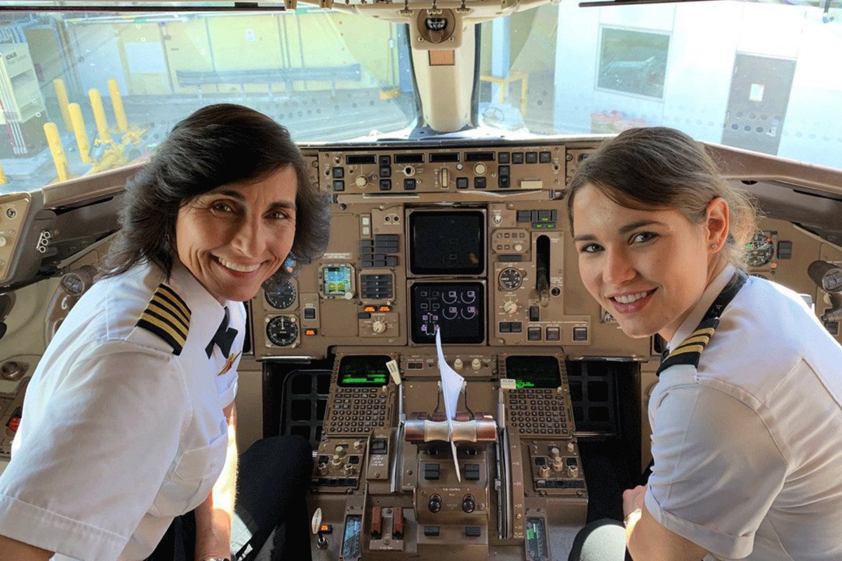 Mother and daughter fly high as co-pilots trib.al/u6dkrTl
