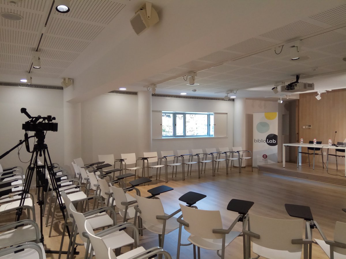 Tot preparat a <a href="/bibcerdanyola/">Biblioteca Central de Cerdanyola</a>! Avui, 1ª jornada de formació de bibliotecaris per definir el nou model de biblioteca pública. #BiblioLabXBM #bibliolabs #InnovacióSocial #Ciènciaciutadana <a href="/UABBarcelona/">Universitat Autònoma de Barcelona</a> <a href="/CVC_UAB/">CVC_UAB</a> <a href="/diba/">Diputació de Barcelona</a> <a href="/LibraryLivLab/">Library Living Lab</a> <a href="/bibliotequesSBD/">biblioteques de Sabadell</a> <a href="/bibliotequescat/">Biblioteques</a> <a href="/bibliotequesXBM/">BibliotequesXBM</a>