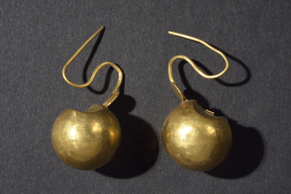 VisitColchester's tweet photo. #OnThisDay in 2016 The Fenwick Hoard went on public display at Colchester Castle. 2000 year-old gold jewellery hidden by townsfolk as the city was burnt to he ground by Boudicca &amp; redscovered during renovations of @FenwickColch.  Have you ever been to see it? @ColMuseums https://t.co/3vqs2TDnG9