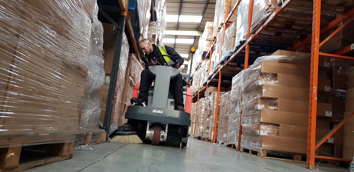 translink_uk's tweet photo. Massive thank you to everybody who voted to name our new sweeper! It looks like the winner is - 'Sweep Caroline' 👏 #NameOurSweeper #Logistics #Leicester https://t.co/AXJQXl8oPu