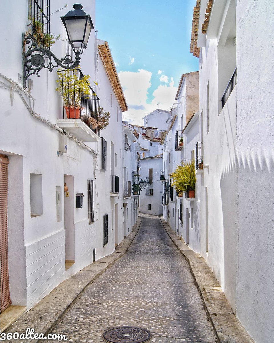 360altea's tweet photo. Any guess why this area is called the white coast? 😅
#altea #visitaltea #enjoyaltea #costablanca #alicante #whitecoast #visitspain #sonyalpha #unlimitedspain #op_c #igersalicante #total_alicante #mediterráneoenvivo #mediterraneoenvivo #pueblodealtea #love4altea #streetsofaltea https://t.co/NTGa9tLBo0