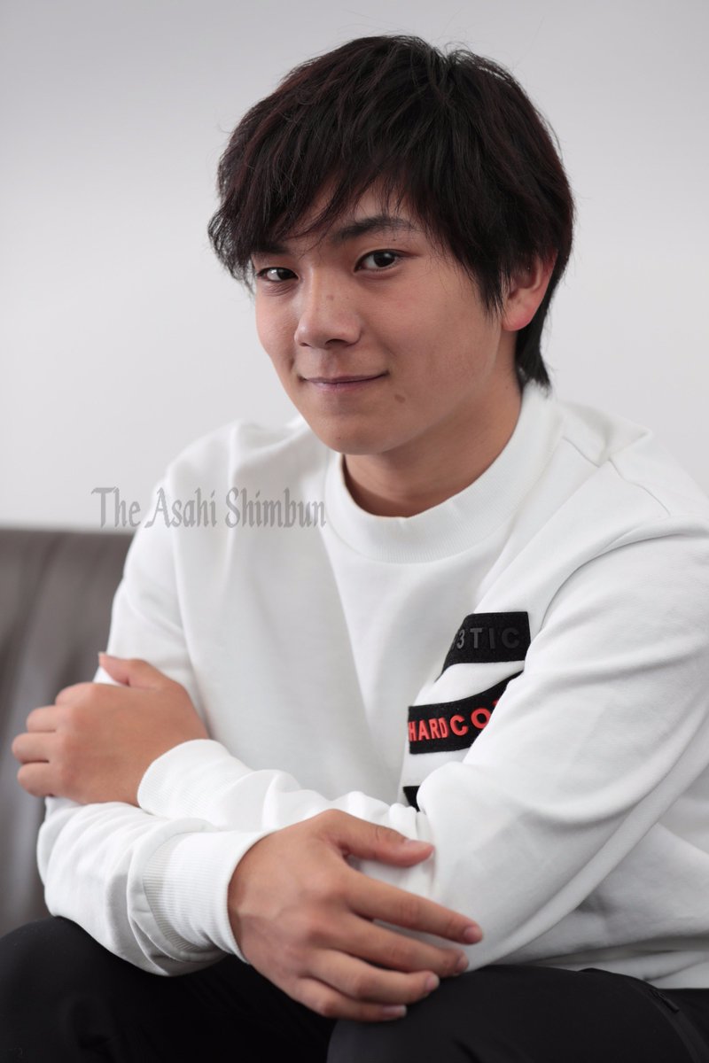 朝日新闻中文网 简 Na Tviteru 弟弟 宇野树讲述哥哥 宇野昌磨的真实一面 平昌冬奥会花样滑冰银牌得主 宇野昌磨 21岁 在埼玉市举办的世界花样滑冰锦标赛中位列第4 比他小4岁的弟弟 宇野树 17岁 讲述了哥哥真实一面 全文见https T Co Lechgwo2na T 朝日新闻中文网 简 Na Tviteru 弟弟 宇野树讲述哥哥 宇野昌磨的真实一面 平昌冬奥会花样滑冰银牌得主 宇野昌磨 21岁 在埼玉市举办的世界花样滑冰锦标赛中位列第4 比他小4岁的弟弟 宇野树 17岁 讲述了哥哥真实一面 全文见https T Co Lechgwo2na T