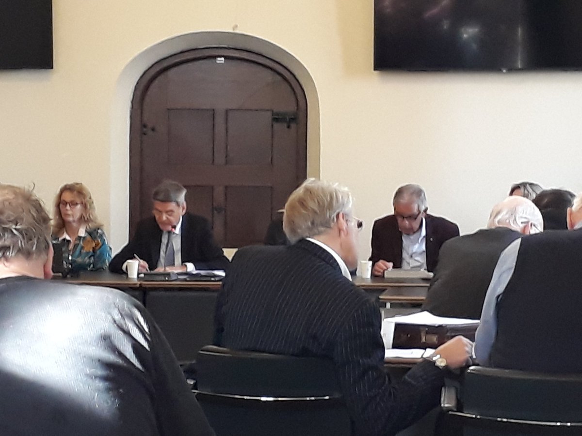 Dijkgraaf Brabantse Delta leest uit de uitslag voor van de waterschapsverkiezingen.