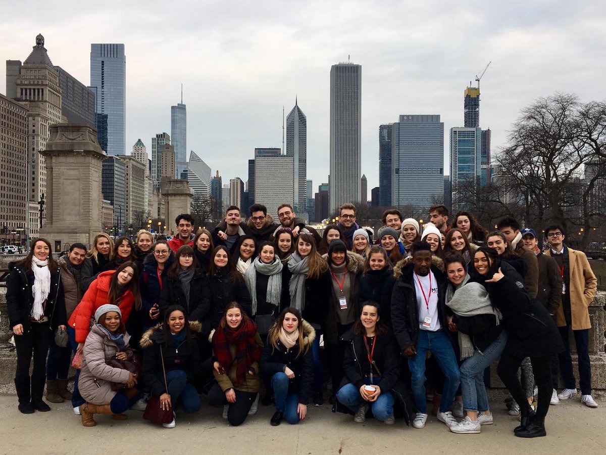 Julia_Ge1's tweet photo. Le Master @MC2_Assas est à Chicago ! 🍀Très bonne expérience de bénévolat pour le Shamrock Shuffle 8K ce matin 🏃🏼‍♀️🏃🏾‍♂️🍀! #MC2 #MC2inChicago https://t.co/wdc5GfOgWt
