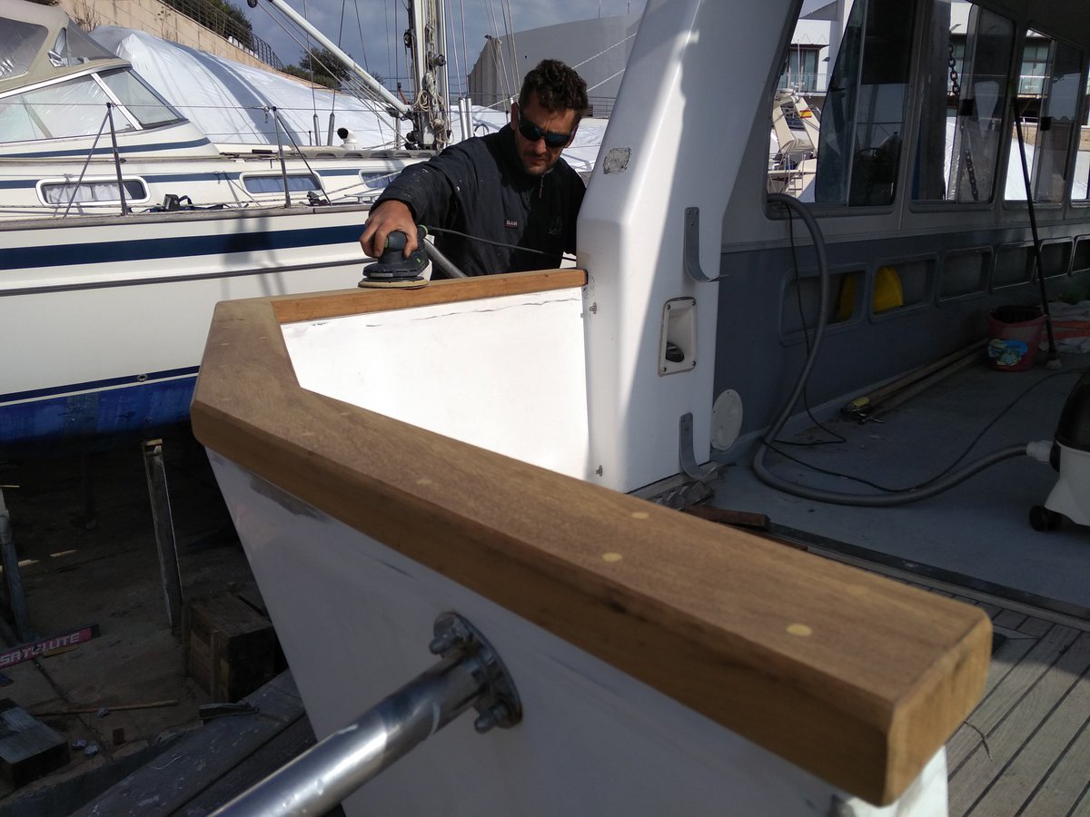 Tapesregales noves per a l'embarcació "Lazareto II" propietat del #ConselldeMenorca. A #AstillerosLlompart estem acabant ja el procés de restauració perquè ben prest pugui tornar a navegar i fer el trajecte entre el moll de Cales Fonts i l'illa del Lazareto.