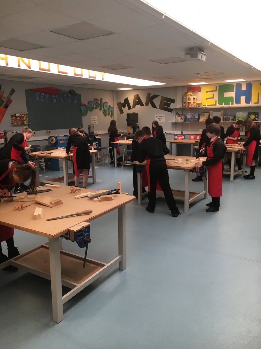 dixons_ba's tweet photo. Year 8 working hard in Design Technology #lapjoint #accuracy https://t.co/M1KqfOyw67