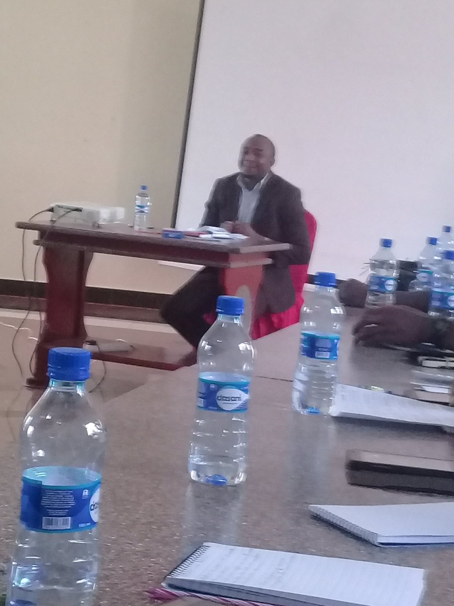JonasEm03308937's tweet photo. Kwa mjibu wa sheria anaye ruhusiwa au anaye toa amri ya kumuazibu mwanafunzi ni mwalim mkuu na viboko visizidi vinne (4) #chukuahatua https://t.co/LGs4hYDZai