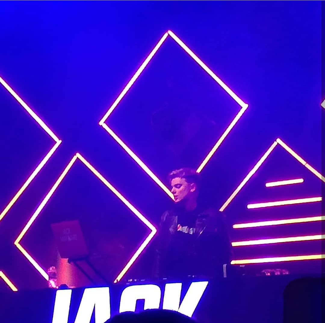 EmmaMarshall17x's tweet photo. I think @Jack_Maynard23  should do another tour 😍😍😜 https://t.co/onFHs92zzK