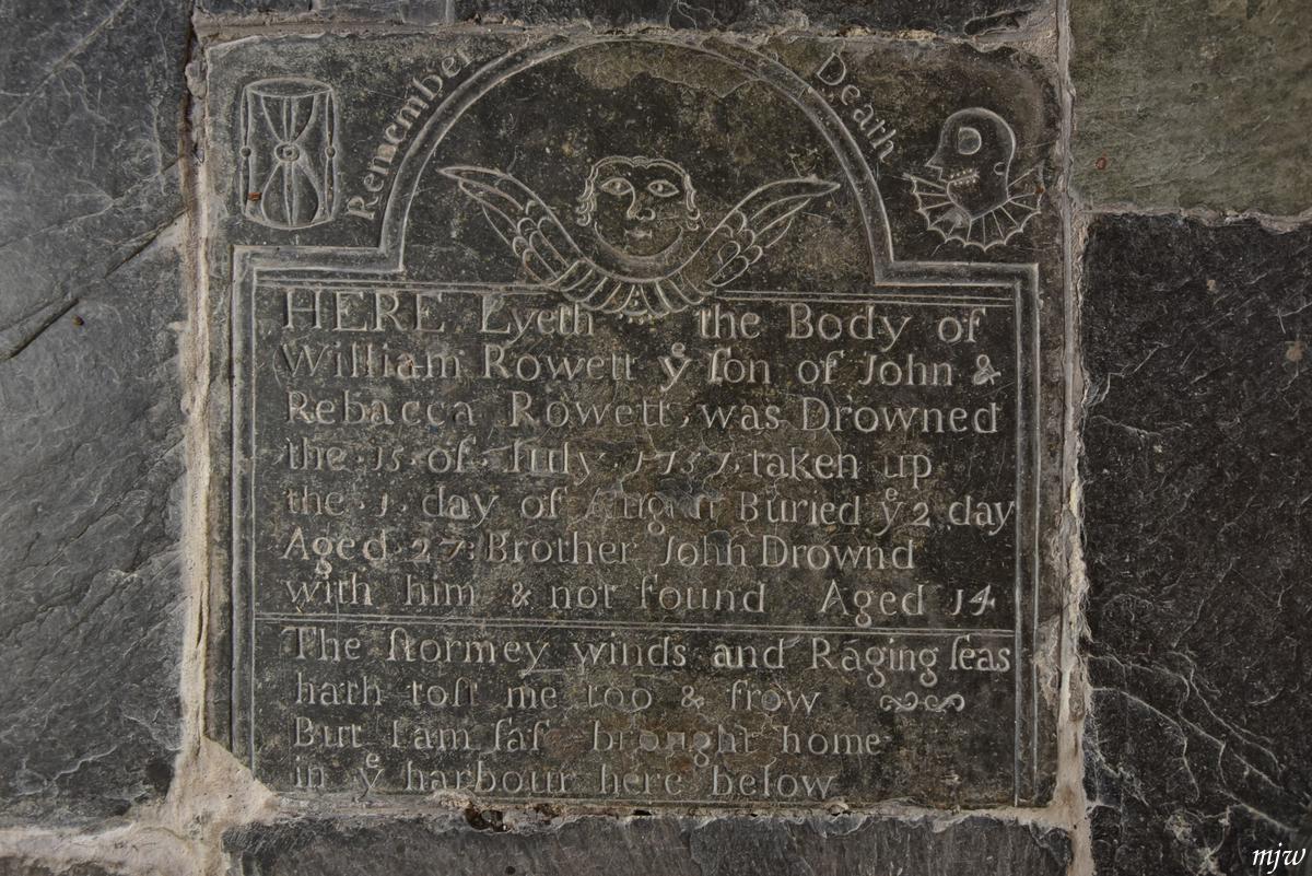 "Remember Death", another formulation for #MementoMoriMonday
(St Ildierna, Lansallos, #Cornwall)