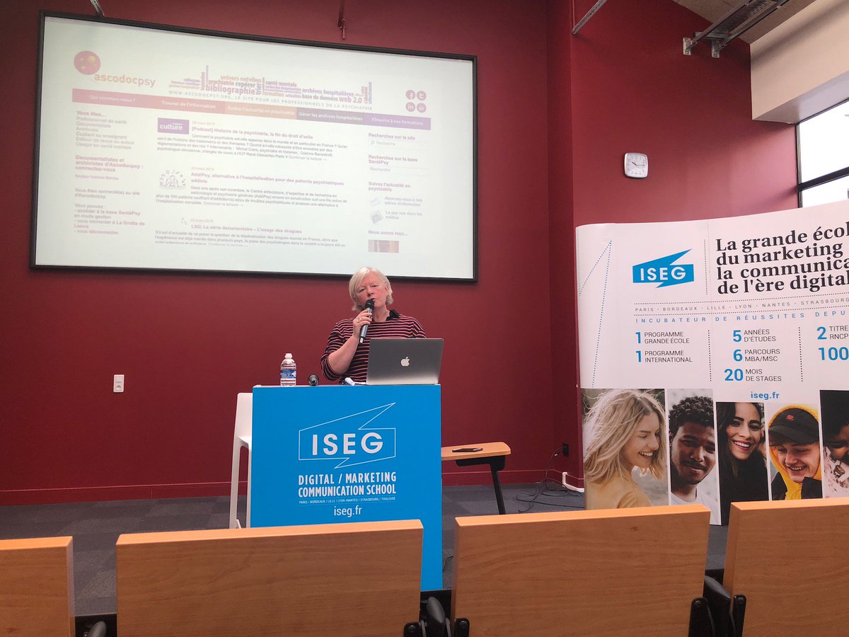 BertoliniJeanne's tweet photo. Lancement de la Semaine Pub Com Médias à l'@isegmcsly . Nous remercions Nathalie Berriau pour son introduction : « Qu’est-ce que l’infobésité ? » 
#ISEGPUBCOMMEDIAS #JAO2019 #communication #infobesite #iseg #cerveau #addiction https://t.co/jOU2T6aTyZ