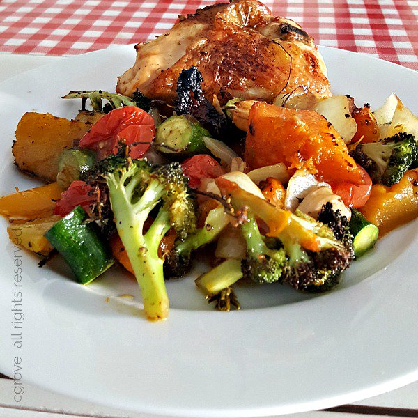 The perfect meal for a busy week night - One Pan Chicken and Veggies bit.ly/ShMeWKR147 #food #recipe #winelandskitchen #showme <a href="/visitpaarl/">Visit Paarl</a> <a href="/visitwellZA/">Visit Wellington ZA</a> <a href="/PaarlApp/">PaarlApp</a>