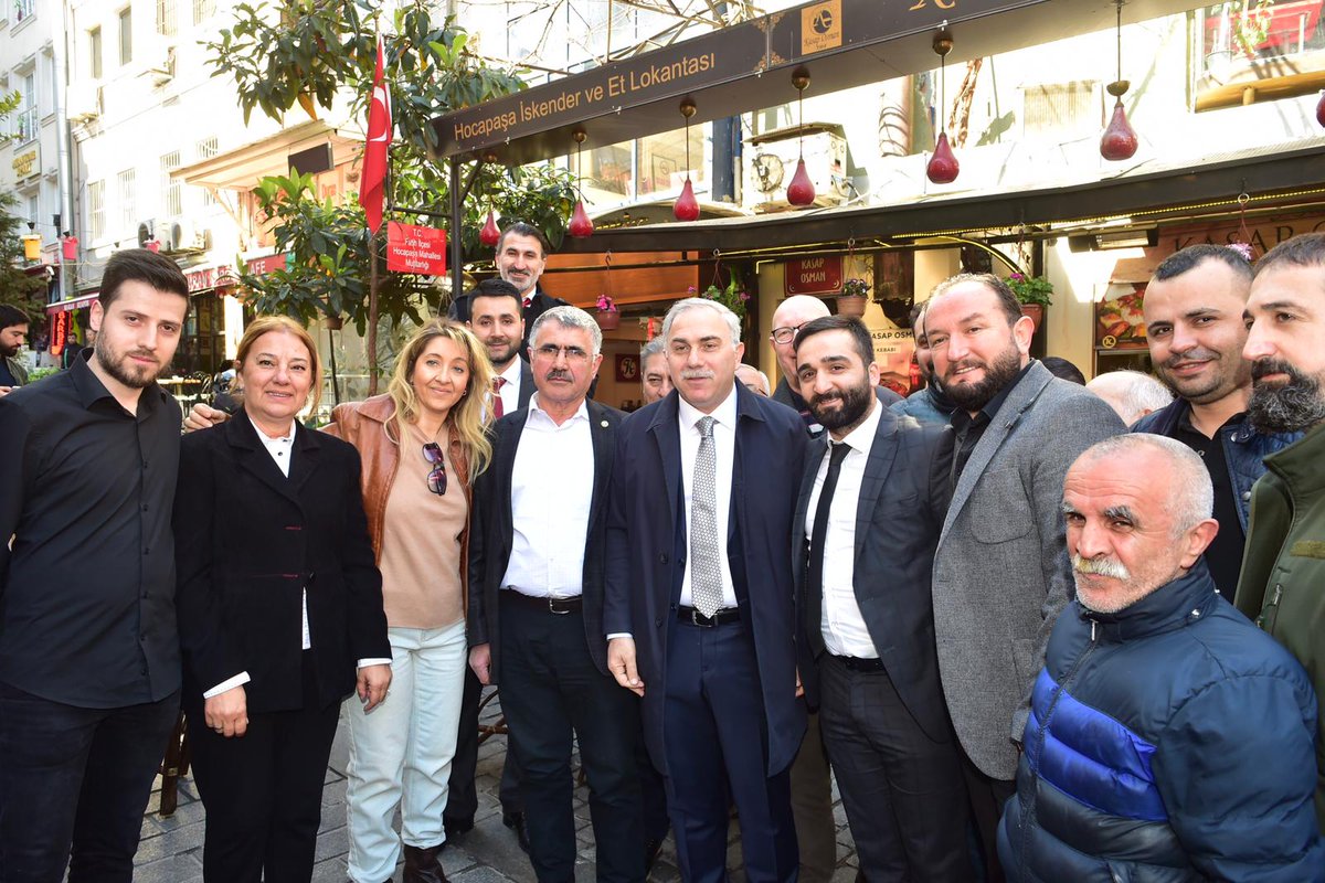 akpartifatih's tweet photo. .@akpartifatih Belediye Başkan Adayımız Sn @MErgun_Turan ve Meclis Üyesi Adaylarımızla birlikte Hocapaşa mahallesi esnaflarıyla, kahvaltıda bir araya gelerek fikir alışverişinde bulunduk.
#GönülKubbemizFatih #istanbulBenimAşkım #FatihBenimSevdam https://t.co/QqFgfH3fpG