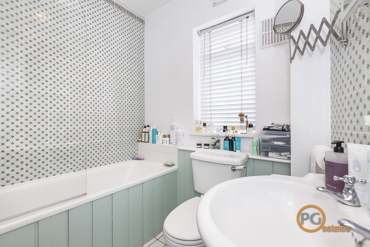 pgestates's tweet image. #NewListing #Dalston #London #EstateAgent