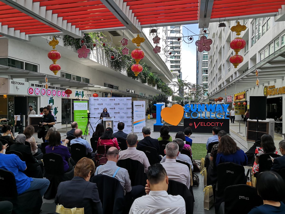 SunwayCV's tweet photo. Our award-winning education network now expands into the bustling district of Cheras!

Officiated by Dato' Dr Lee Weng Keng, CEO of Sunway Group Education and Healthcare Division last Saturday. 😃 https://t.co/XJu68hHjgQ