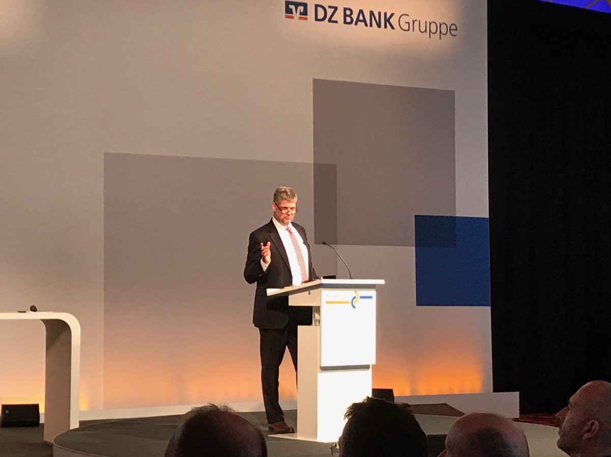 dzbank's tweet photo. „Prozesse müssen fachlich aufgeräumt + standardisiert sein, damit wir sie sinnvoll automatisieren können“, @ruv_de Vorstand Tillmann Lukosch bei #ITorg. „So werden wir schneller, begeistern Kunden & sparen Kosten.“ #IT #automation #EndtoEnd #CustomerExperience #KI https://t.co/haNu2Gl6iu