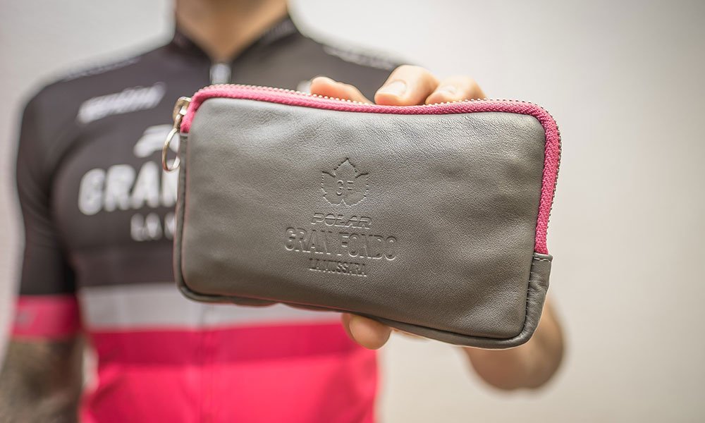 ☕️LUNES ☕️👉El #lunes es lo que sucede entre un café y otro... ¿Necesitas un plus de #motivación? Autoregálate la cartera de Polar <a href="/GranFondoLM/">Polar Gran Fondo La Mussara</a>, por que te lo mereces, ¡y punto! polargranfondolamussara.com/es/merchandisi… #escribelaleyenda #lamussara #gfevents #cicloturismo #ciclismo #cycling