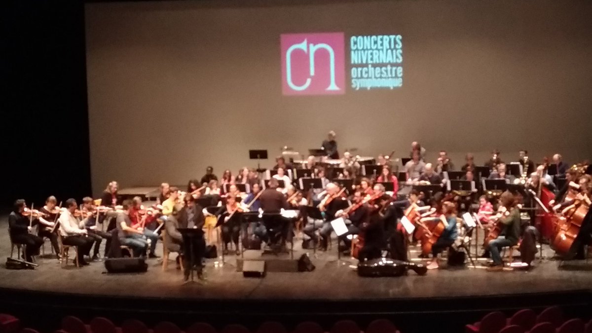 GChampalaune's tweet photo. Les Cm1 et Cm2 de l#école #Guynemer de #Nevers de la classe orchestre assistent en ce moment à la répétition du #concert pédagogique de l'orchestre symphonique #Concers Nivernais sous la direction de Dominique #Baran donné cet après-midi devant un public scolaire à la #MCNA https://t.co/gXCOubnsfp