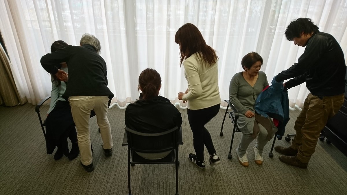 fukushiribi's tweet photo. #全日本福祉理美容協会#認証福祉理美容師養成講座 #姫路会場 #１日目終了しました。皆様#頑張ってみる❗
#松山会場#１日目#松山支社の方が遊びにも来てくださり。#感謝です。 https://t.co/gDHdwhzQJi
