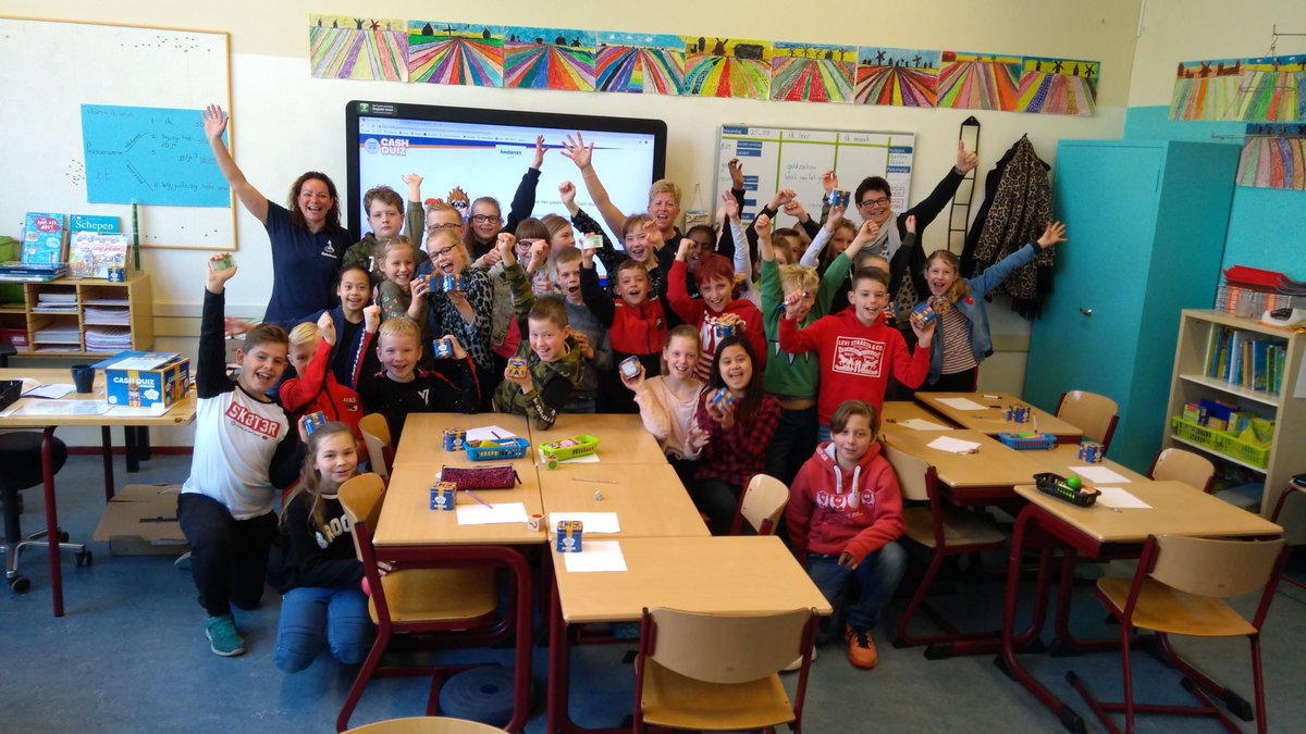 nicoledevries71's tweet photo. Vandaag samen met @DanielleRoelen van @RaboKvNH een gastles en de #Cashquiz van @bankvoordeklas gegeven bij groep 6 van de @rkdonbosco in Wieringerwerf. Wat een enthousiasme! #kommaaropmetdetoekomst #geldheld @Wijzeringeld #financieleeducatie https://t.co/NrCcFSIsKo