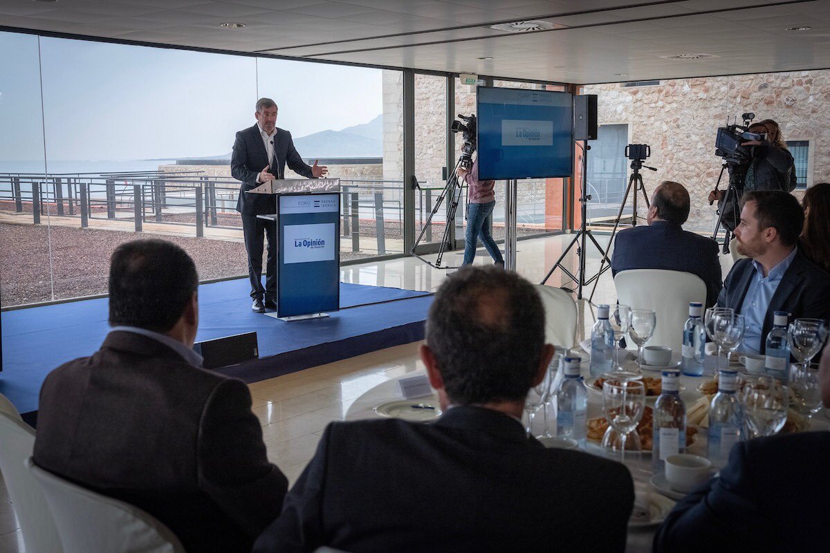 FClavijoBatlle's tweet image. El trabajo que ha hecho @anioramas en un momento especialmente convulso ha sido fundamental para sacar adelante dos herramientas vitales para #Canarias : el Estatuto de Autonomía y el #REF. Y ha demostrado otra máxima: a Canarias hay que defenderla todos los días #ForoPI