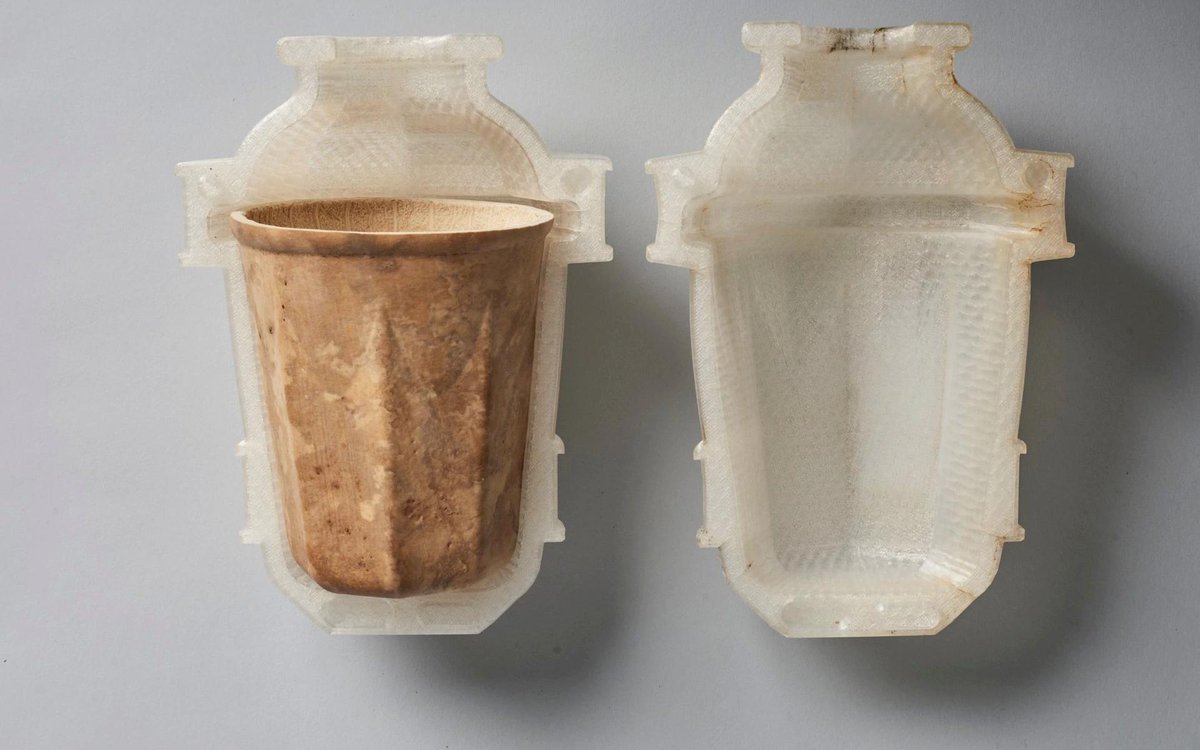 lincolnandyork's tweet photo. ☕🌱 | #GrowYourOwn

Game changer from @cremedesign!

"Reusable cups are made from gourds, a fruit in the 🎃 family, which are grown inside 3D printed moulds to make them the perfect coffee-cup shape when picked."

@Telegraph > https://t.co/H36QRBXExG 

#CoffeeCups https://t.co/vKQhIh8j4S