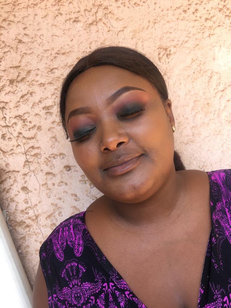 tlholomas's tweet photo. Make-up artist based in Gauteng 

If y’all need a make-up artist for your graduation, wedding, baby shower or anything in between... 

Contact Lerato on 078 619 8441 
#GirlsTalkZA #MondayMotivaton #MakeoverMonday https://t.co/6KHOK7NhaG