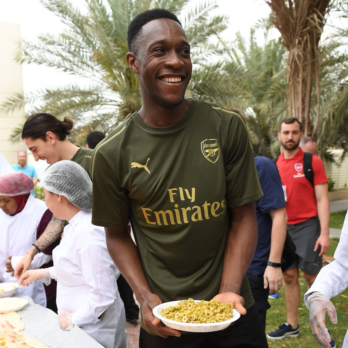 Serving food in Dubai?

Welbz just had to bring it out again 🤣