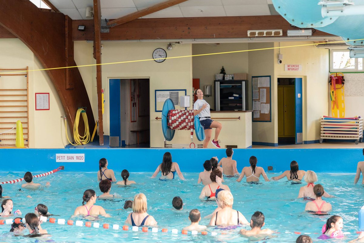 Chateauroux36's tweet photo. L'@UNICEF_france organisait samedi une nouvelle #NuitDeLEau à la #piscine à vagues. De nombreuses #activités au profit de l'@UNICEF étaient proposées : baptêmes de #plongée, démonstration de #secourisme, #hydroball, #aquagym, ateliers #BienÊtre, #initiation #canoë, #aquabike... https://t.co/GYrHcNFk0R
